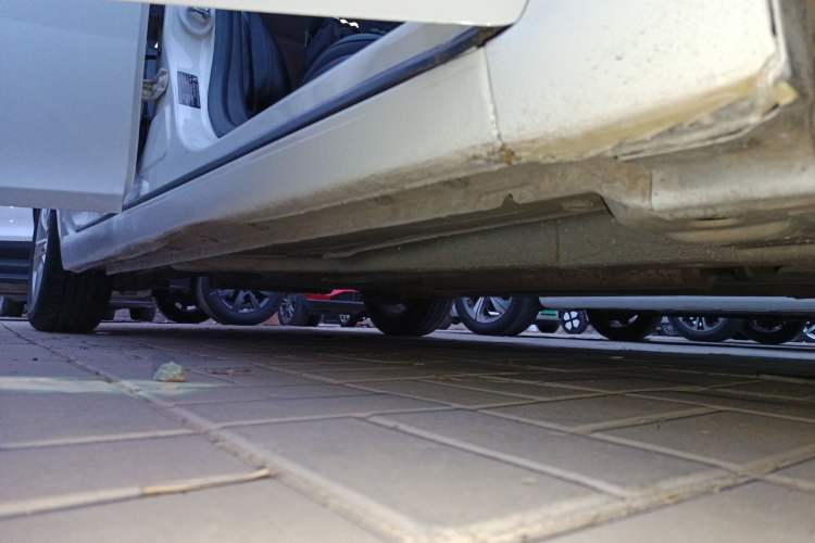 Used Chevrolet Cruze 2013 Hatchback 1.6L Automatic Luxury Model Right Side Sill