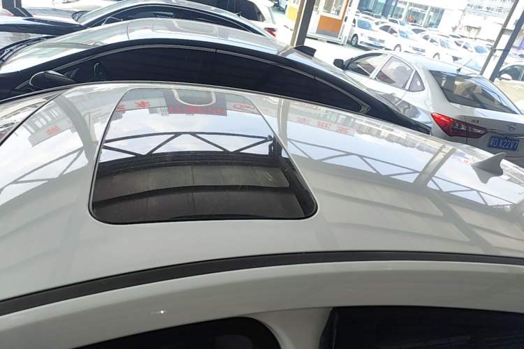 Used Chevrolet Cruze 2013 Hatchback 1.6L Automatic Luxury Model Roof