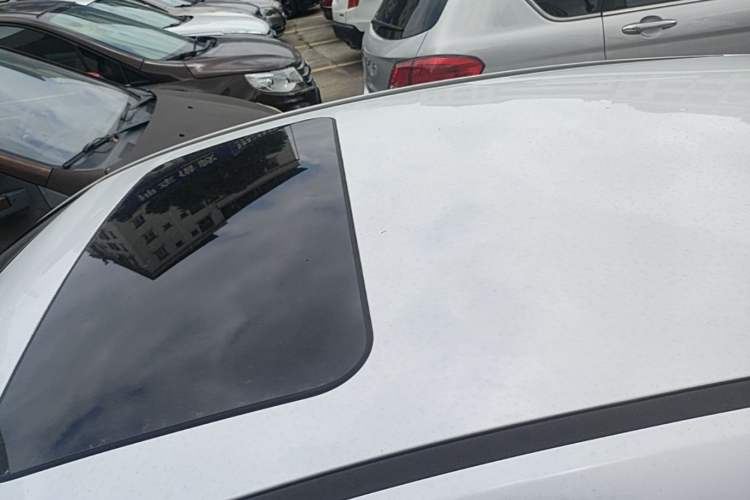 Used Chevrolet Cruze 2013 Hatchback 1.6L Automatic Luxury Model Roof