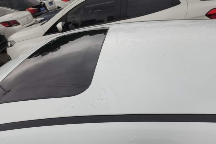 Used Chevrolet Cruze 2013 Hatchback 1.6L Manual Luxury Model Roof
