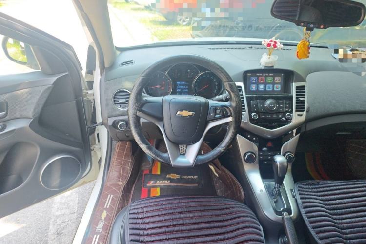 Used Chevrolet Cruze 2013 Hatchback 1.6T Automatic Flagship Model Steering Wheel