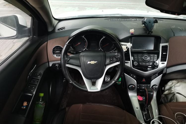 Used Chevrolet Cruze 2013 Hatchback 1.6L Automatic Luxury Model Steering Wheel