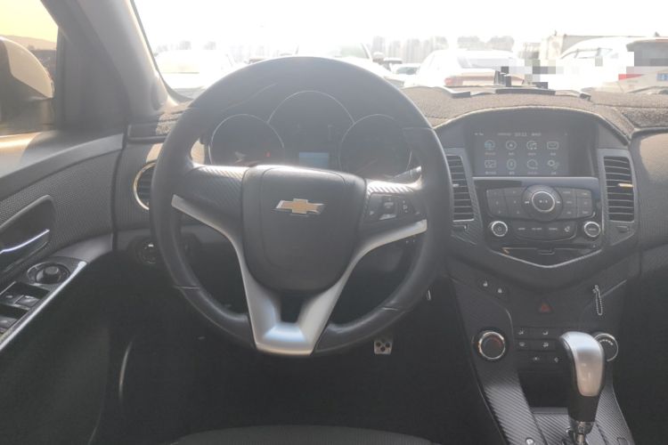 Used Chevrolet Cruze 2013 Hatchback 1.6T Automatic Flagship Model Steering Wheel