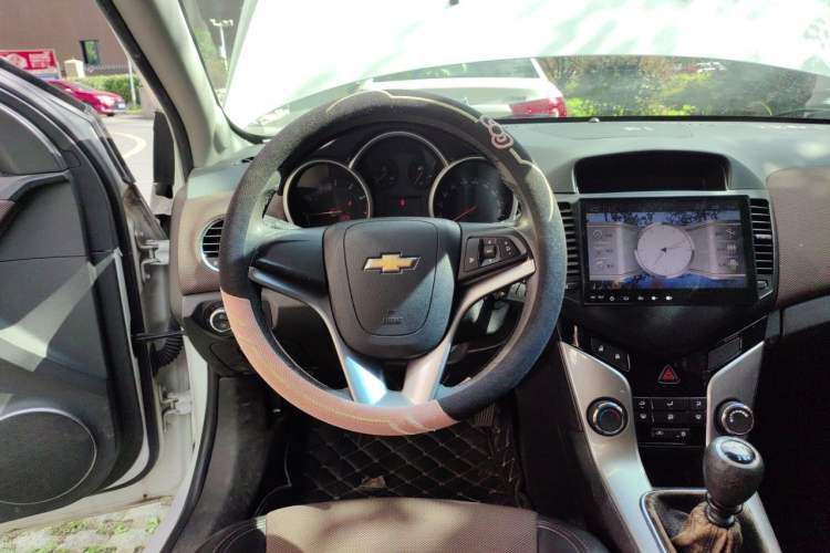 Used Chevrolet Cruze 2013 Hatchback 1.6L Manual Luxury Model Steering Wheel