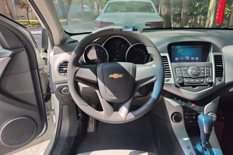 Used Chevrolet Cruze 2013 1.8L SE AT Steering Wheel