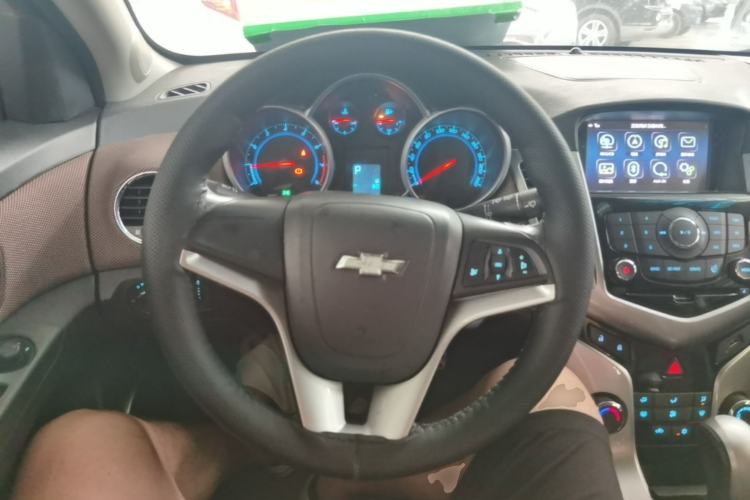 Used Chevrolet Cruze 2013 Hatchback 1.6L Automatic Luxury Model Steering Wheel