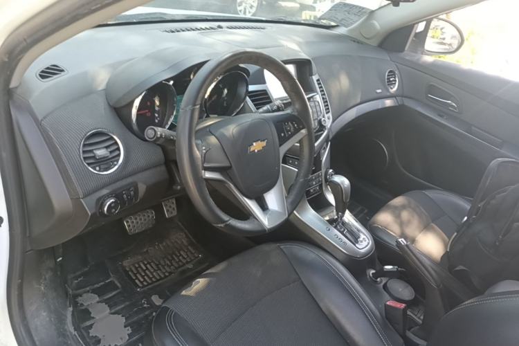 Used Chevrolet Cruze 2013 Hatchback 1.6T Automatic Flagship Model Steering Wheel