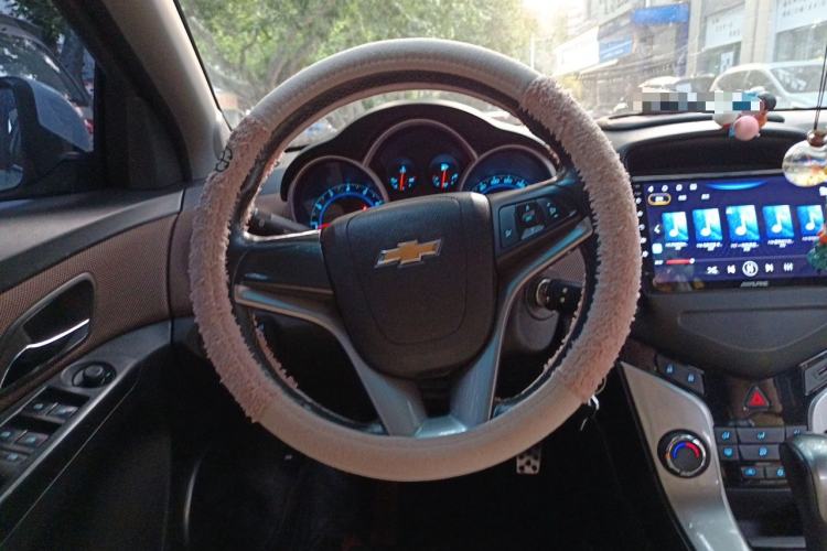 Used Chevrolet Cruze 2013 Hatchback 1.6L Automatic Luxury Model Steering Wheel