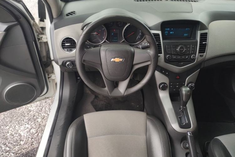 Used Chevrolet Cruze 2013 1.6L SE AT Steering Wheel