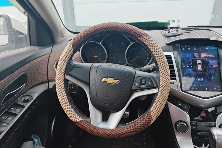 Used Chevrolet Cruze 2013 Hatchback 1.6L Automatic Luxury Model Steering Wheel