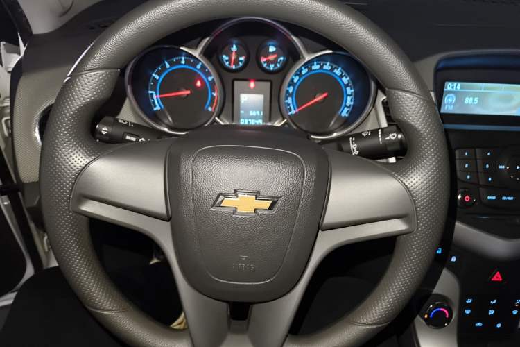 Used Chevrolet Cruze 2013 1.8L SE AT Steering Wheel