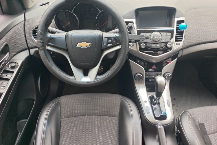 Used Chevrolet Cruze 2013 Hatchback 1.6T Automatic Flagship Model Steering Wheel