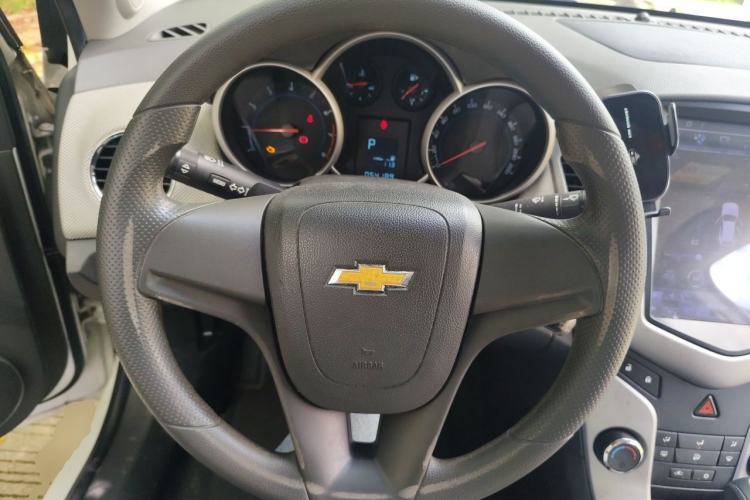 Used Chevrolet Cruze 2013 1.8L SE AT Steering Wheel