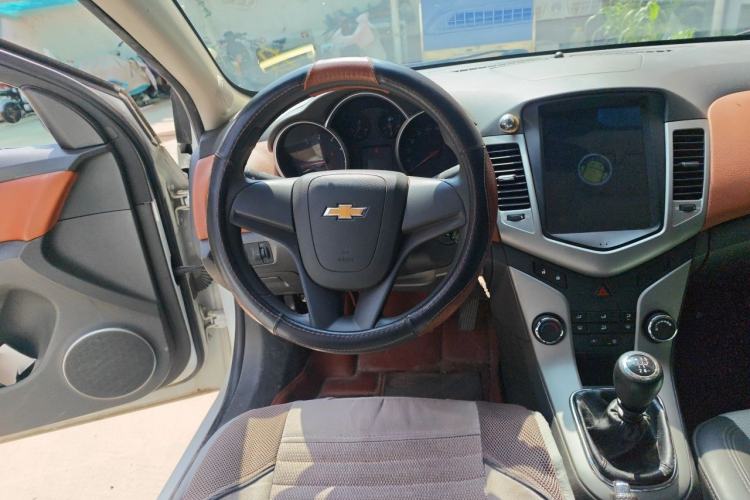 Used Chevrolet Cruze 2013 1.6L SE MT Steering Wheel