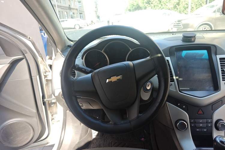 Used Chevrolet Cruze 2013 1.6L SL Sunroof Edition MT Steering Wheel