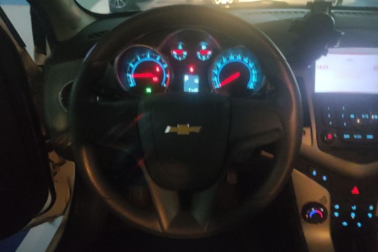 Used Chevrolet Cruze 2013 1.6L SE AT Steering Wheel
