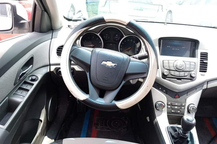 Used Chevrolet Cruze 2013 1.6L SE MT Steering Wheel
