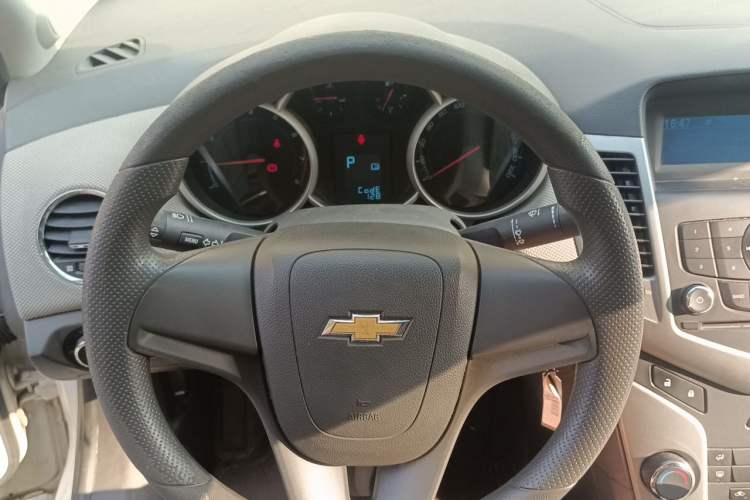 Used Chevrolet Cruze 2013 1.8L SE AT Steering Wheel