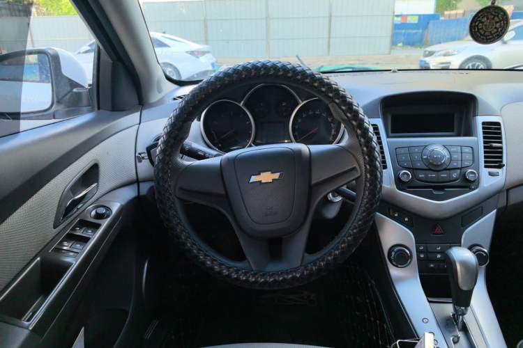 Used Chevrolet Cruze 2013 1.8L SE AT Steering Wheel