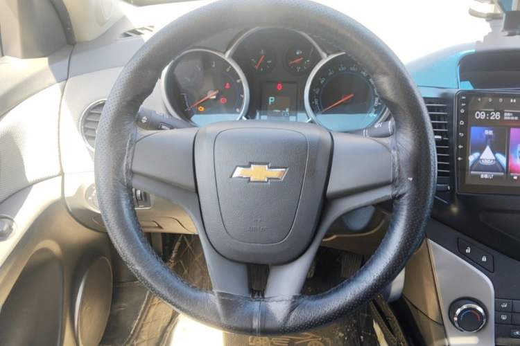 Used Chevrolet Cruze 2013 1.6L SE AT Steering Wheel