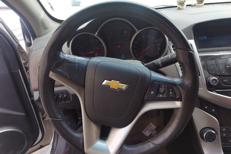Used Chevrolet Cruze 2013 Hatchback 1.6L Manual Luxury Model Steering Wheel