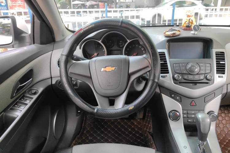 Used Chevrolet Cruze 2013 1.8L SE AT Steering Wheel