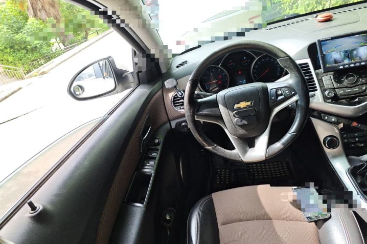 Used Chevrolet Cruze 2013 Hatchback 1.6L Manual Luxury Model Steering Wheel