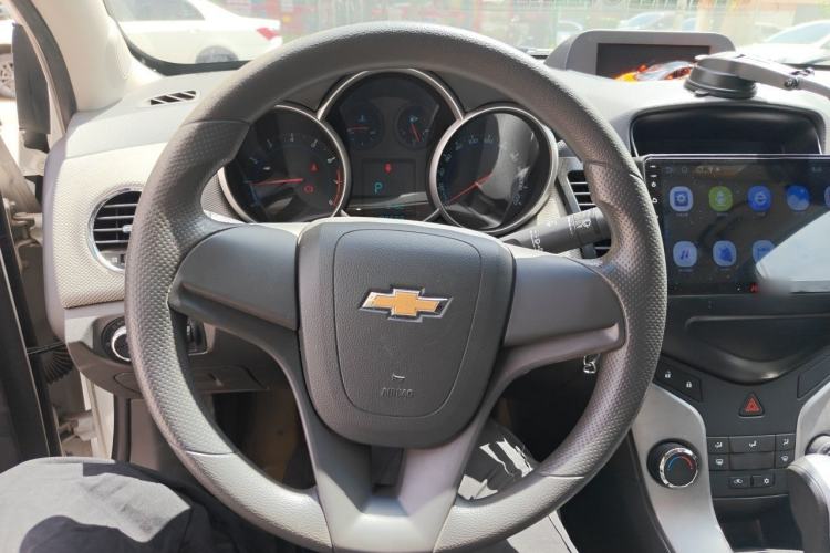 Used Chevrolet Cruze 2013 1.6L SE AT Steering Wheel