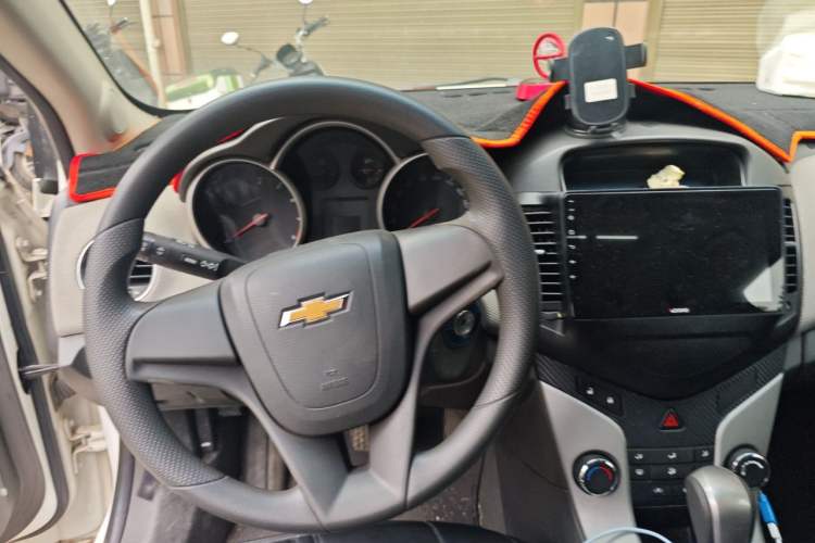 Used Chevrolet Cruze 2013 1.8L SE AT Steering Wheel