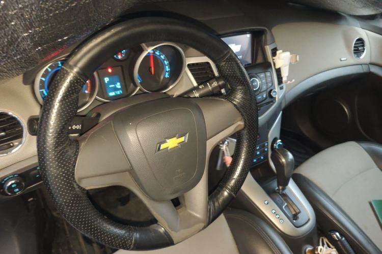 Used Chevrolet Cruze 2013 1.8L SE AT Steering Wheel