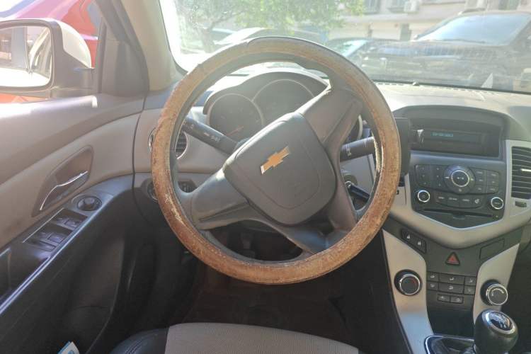 Used Chevrolet Cruze 2013 1.6L SL MT Steering Wheel