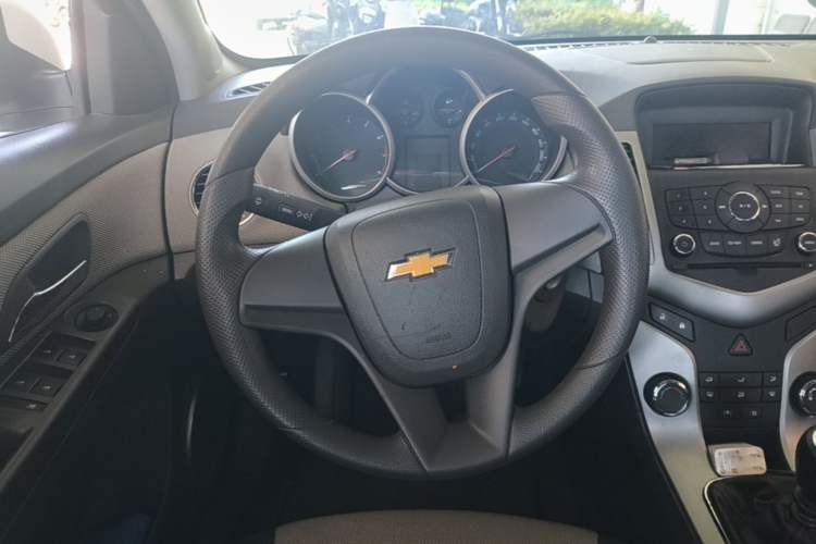 Used Chevrolet Cruze 2013 1.6L SE MT Steering Wheel