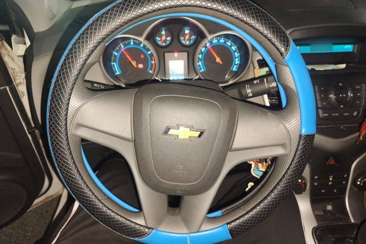 Used Chevrolet Cruze 2013 1.6L SL Sunroof Edition MT Steering Wheel