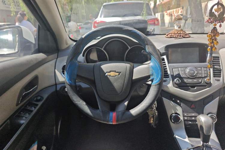 Used Chevrolet Cruze 2013 1.6L SE AT Steering Wheel
