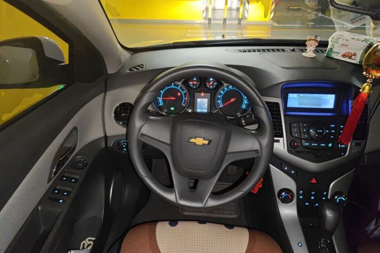 Used Chevrolet Cruze 2013 1.8L SE AT Steering Wheel