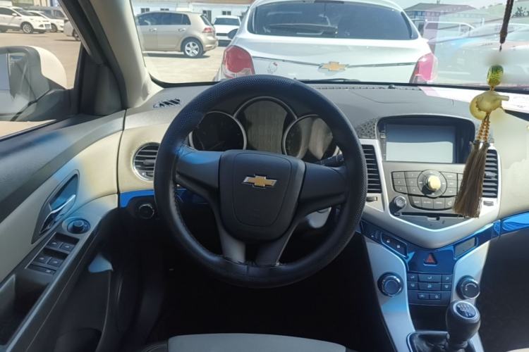 Used Chevrolet Cruze 2013 1.6L SL MT Steering Wheel