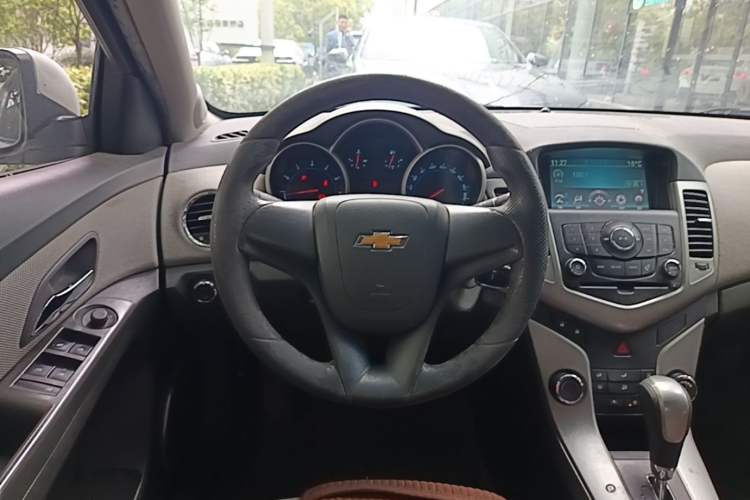 Used Chevrolet Cruze 2013 1.8L SE AT Steering Wheel