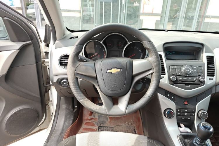 Used Chevrolet Cruze 2013 1.6L SL MT Steering Wheel