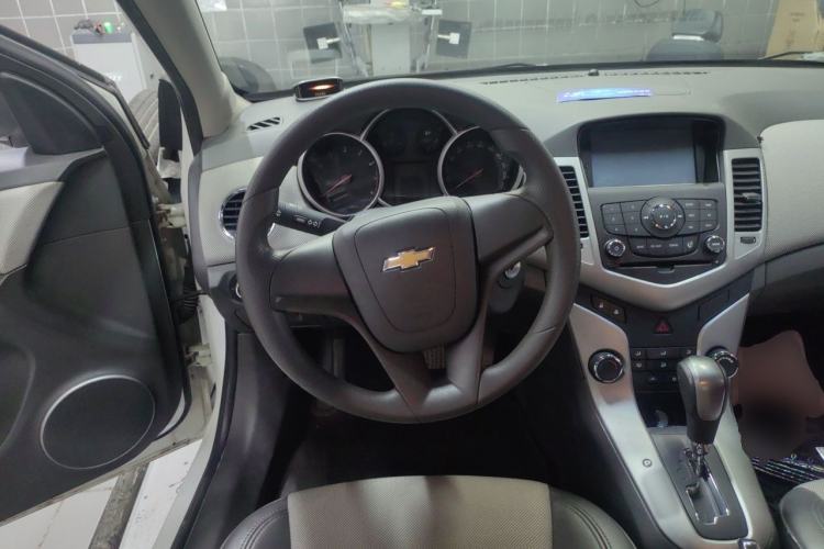 Used Chevrolet Cruze 2013 1.8L SE AT Steering Wheel