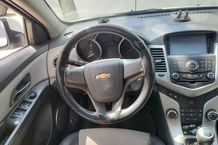 Used Chevrolet Cruze 2013 1.6L SE MT Steering Wheel