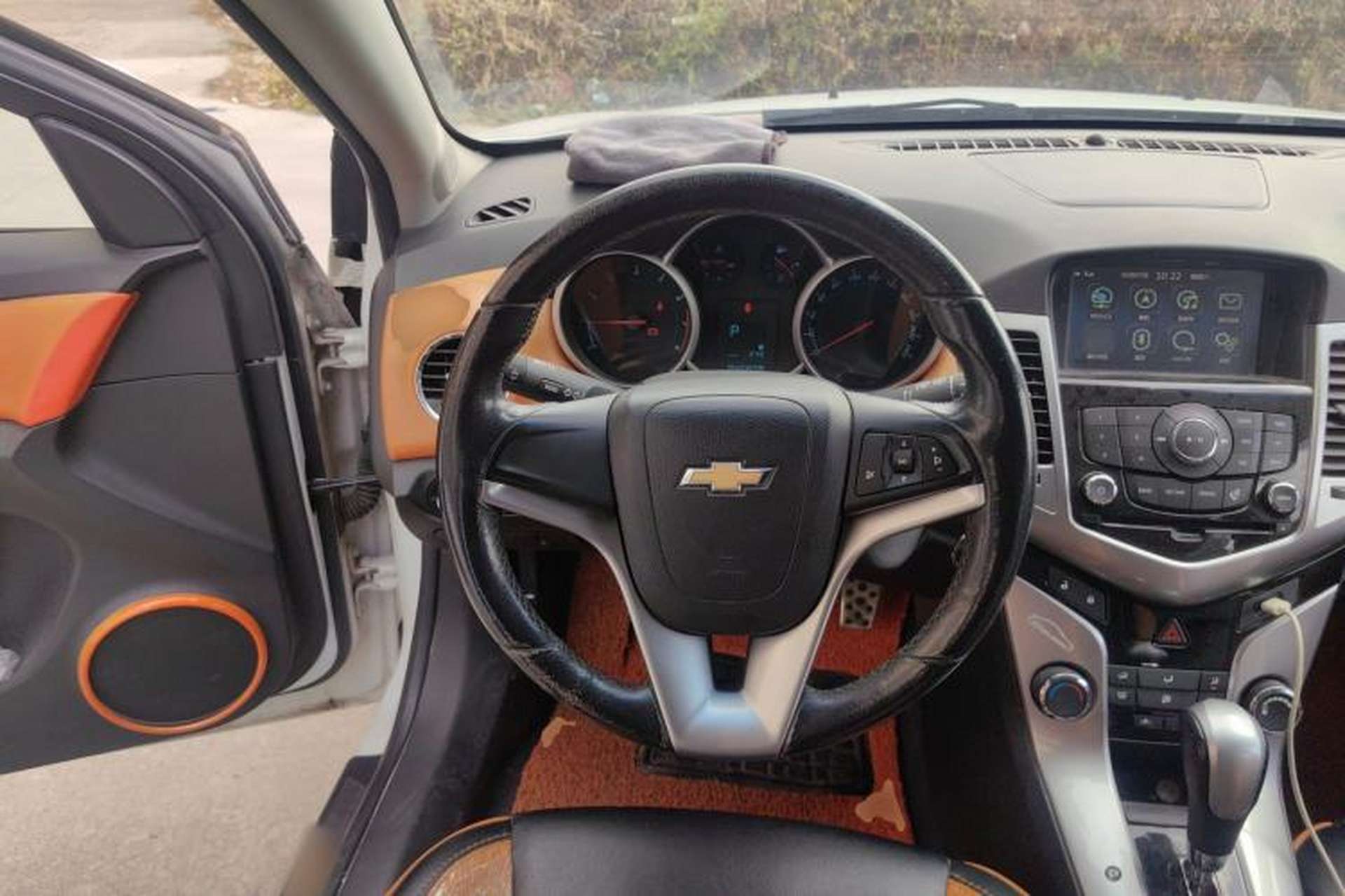 Used Chevrolet Cruze 2013 Hatchback 1.6L Automatic Luxury Model Steering Wheel
