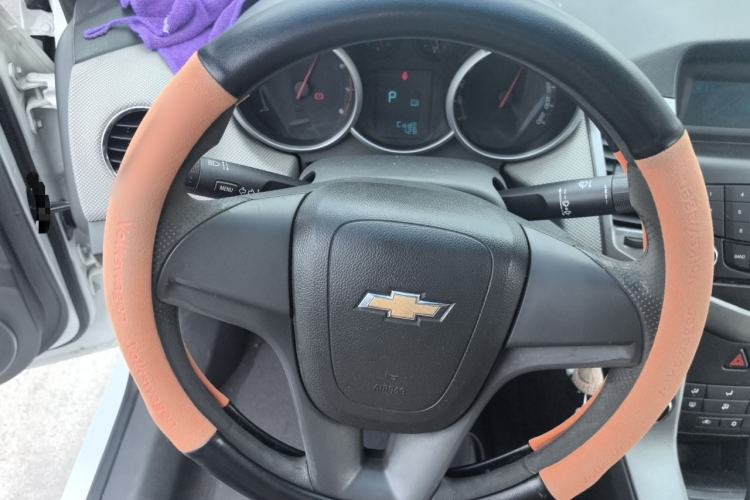 Used Chevrolet Cruze 2013 1.8L SE AT Steering Wheel