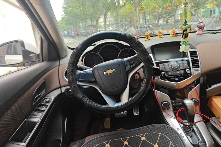 Used Chevrolet Cruze 2013 Hatchback 1.6L Automatic Luxury Model Steering Wheel