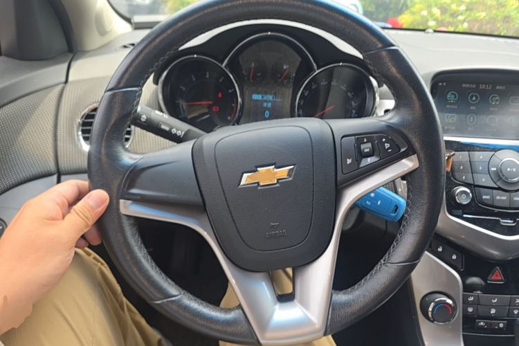 Used Chevrolet Cruze 2013 Hatchback 1.6T Automatic Flagship Model Steering Wheel