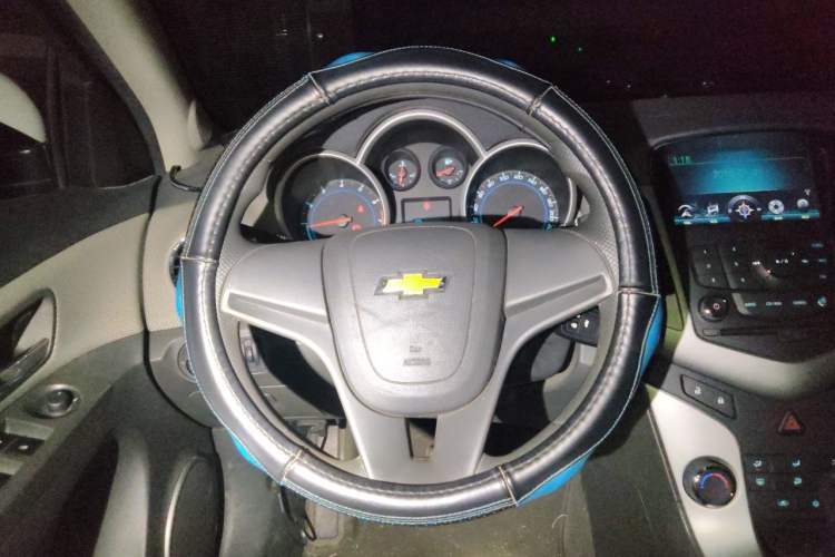Used Chevrolet Cruze 2013 1.8L SE AT Steering Wheel