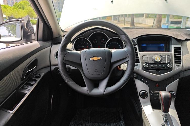 Used Chevrolet Cruze 2013 1.8L SE AT Steering Wheel