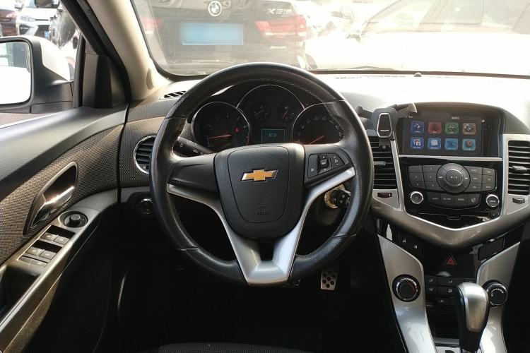 Used Chevrolet Cruze 2013 Hatchback 1.6T Automatic Flagship Model Steering Wheel
