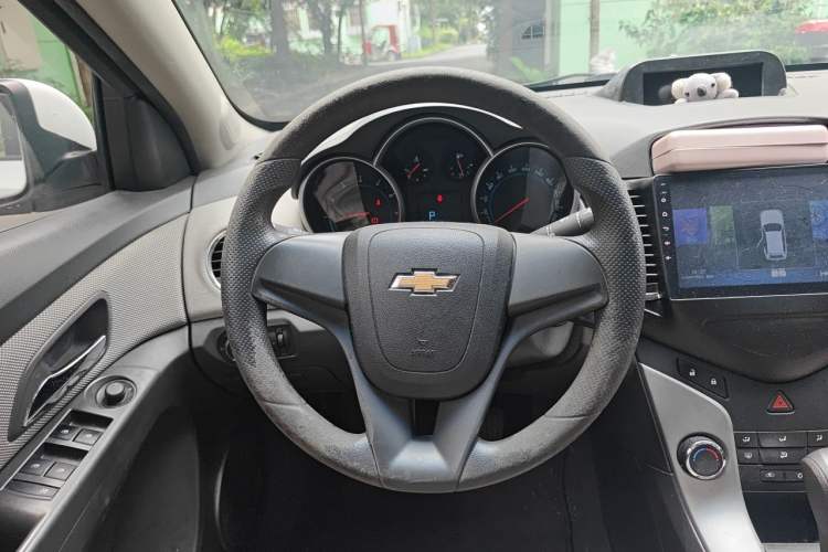 Used Chevrolet Cruze 2013 1.6L SE AT Steering Wheel