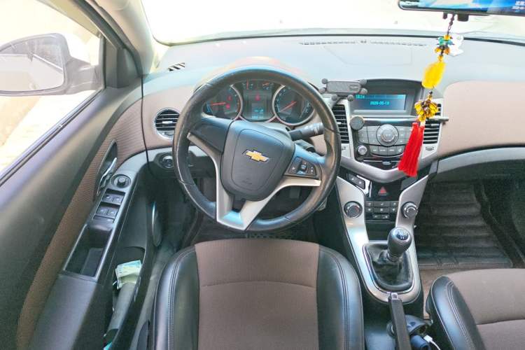 Used Chevrolet Cruze 2013 Hatchback 1.6L Manual Luxury Model Steering Wheel