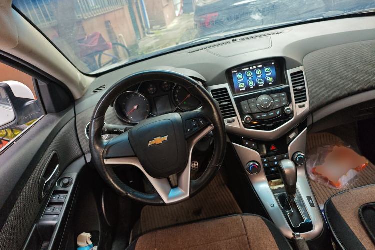 Used Chevrolet Cruze 2013 Hatchback 1.6T Automatic Flagship Model Steering Wheel